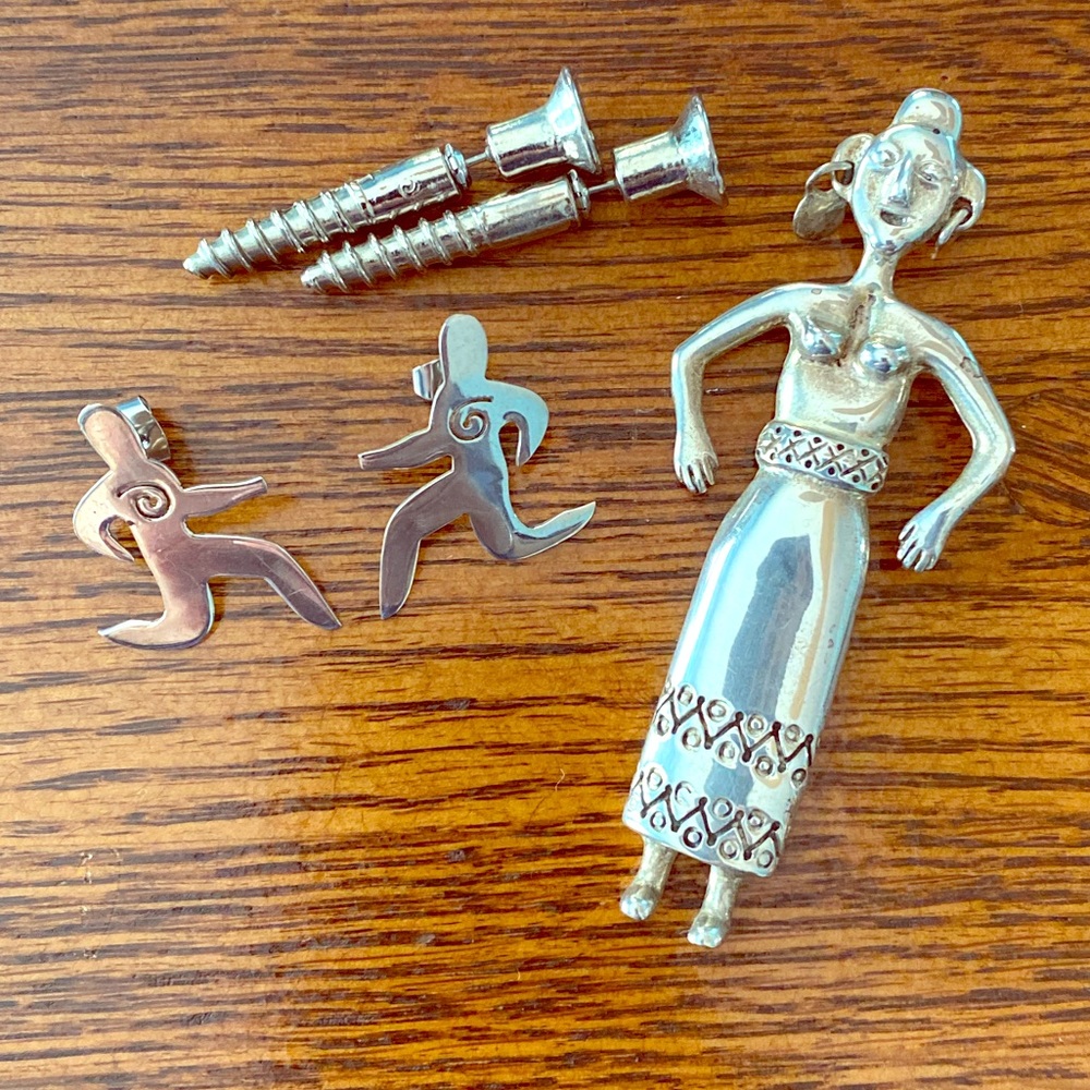 Lot of 3 items. Earrings and broach